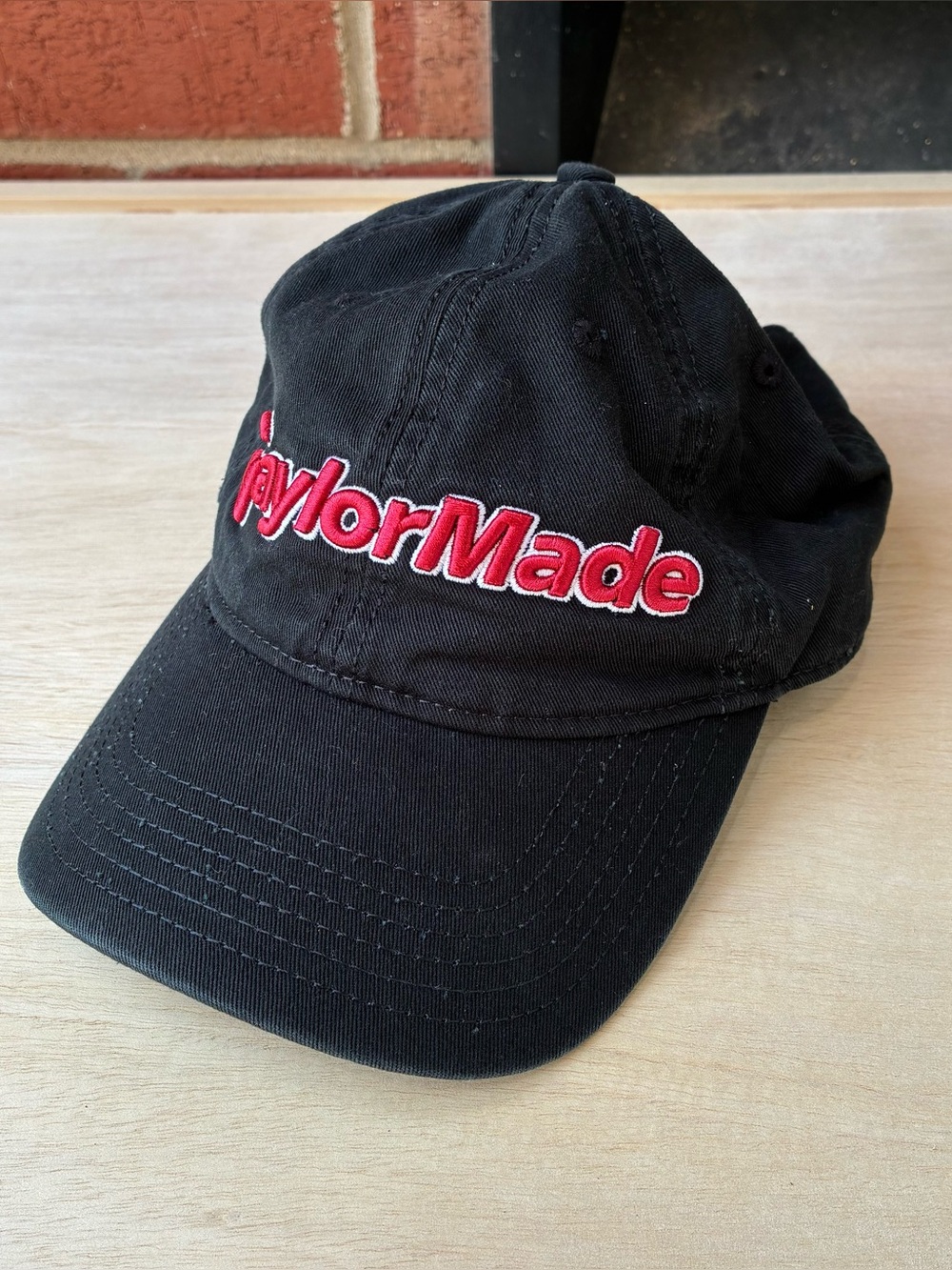 TaylorMade Golf Black Red Mesh Snapback Hat One Size Adjustable